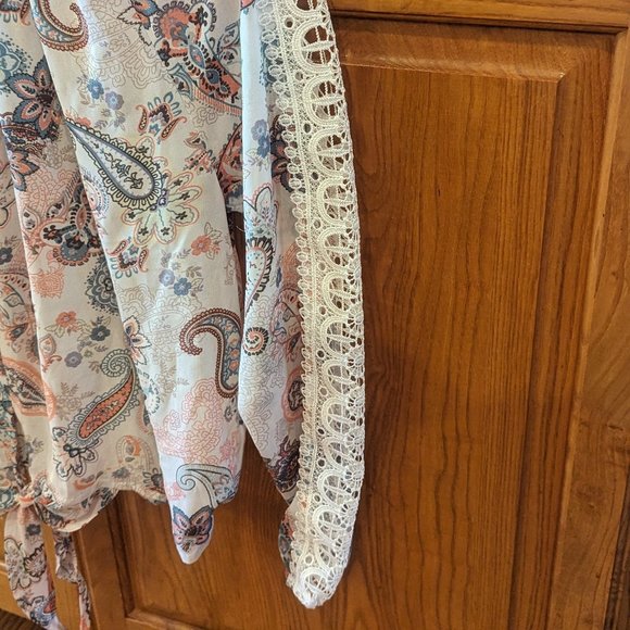 Almost Famous Size Medium Scoop Neck Paisley Top - Picture 5 of 11